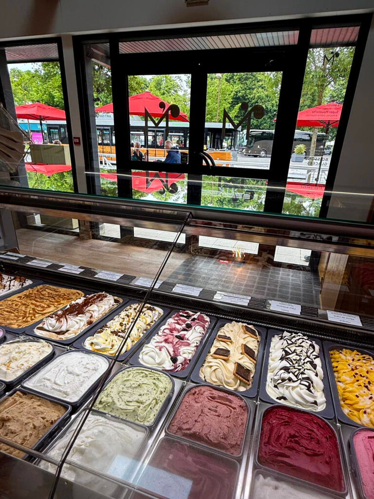 Moustache Mont Saint Michel Intérieur